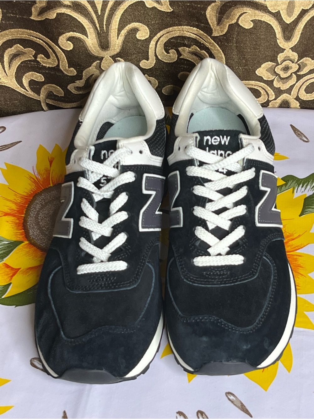 Men’s New Balance 574 Classic Black & White Running Sneakers - US M11 - Picture 4 of 15